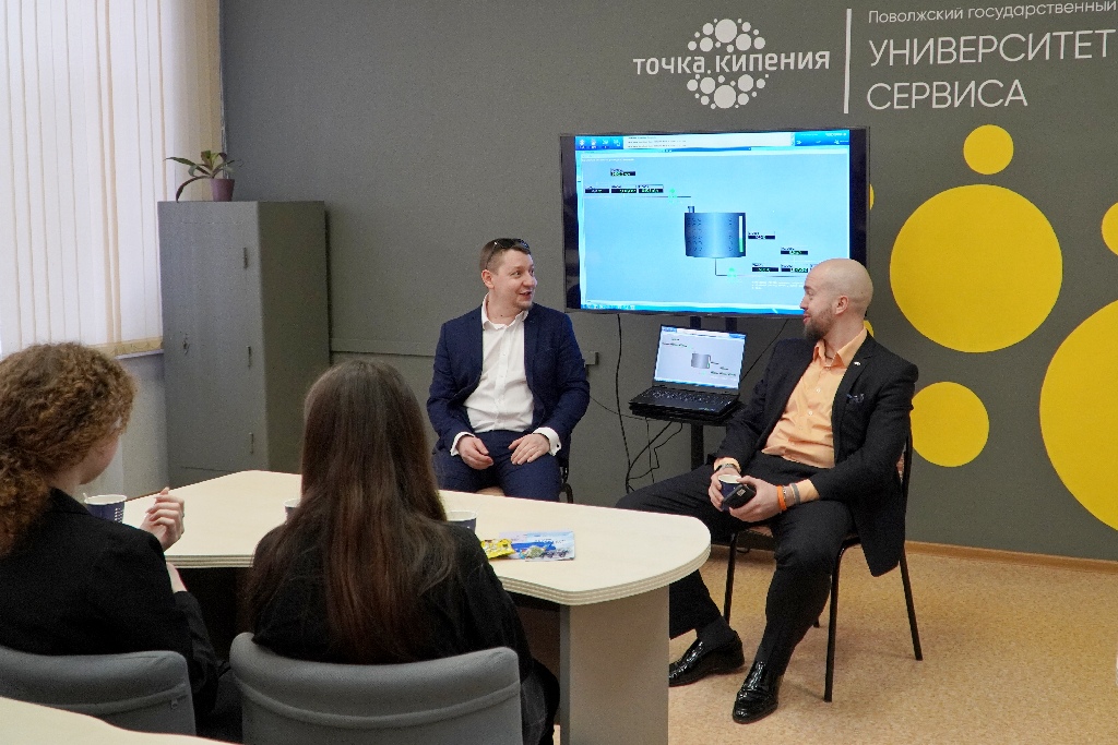 Абитуриенты встретились с работодателями в Университете сервиса