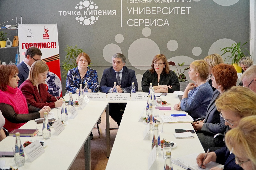 Интерес школьников к беспилотной авиации и киберспорту будут развивать на базе Университета сервиса