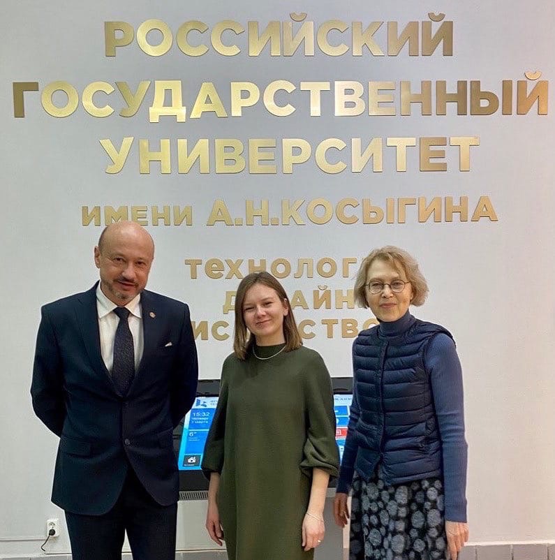 Поздравляем с защитой кандидатской!