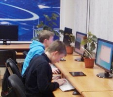 Удобнее через Интернет