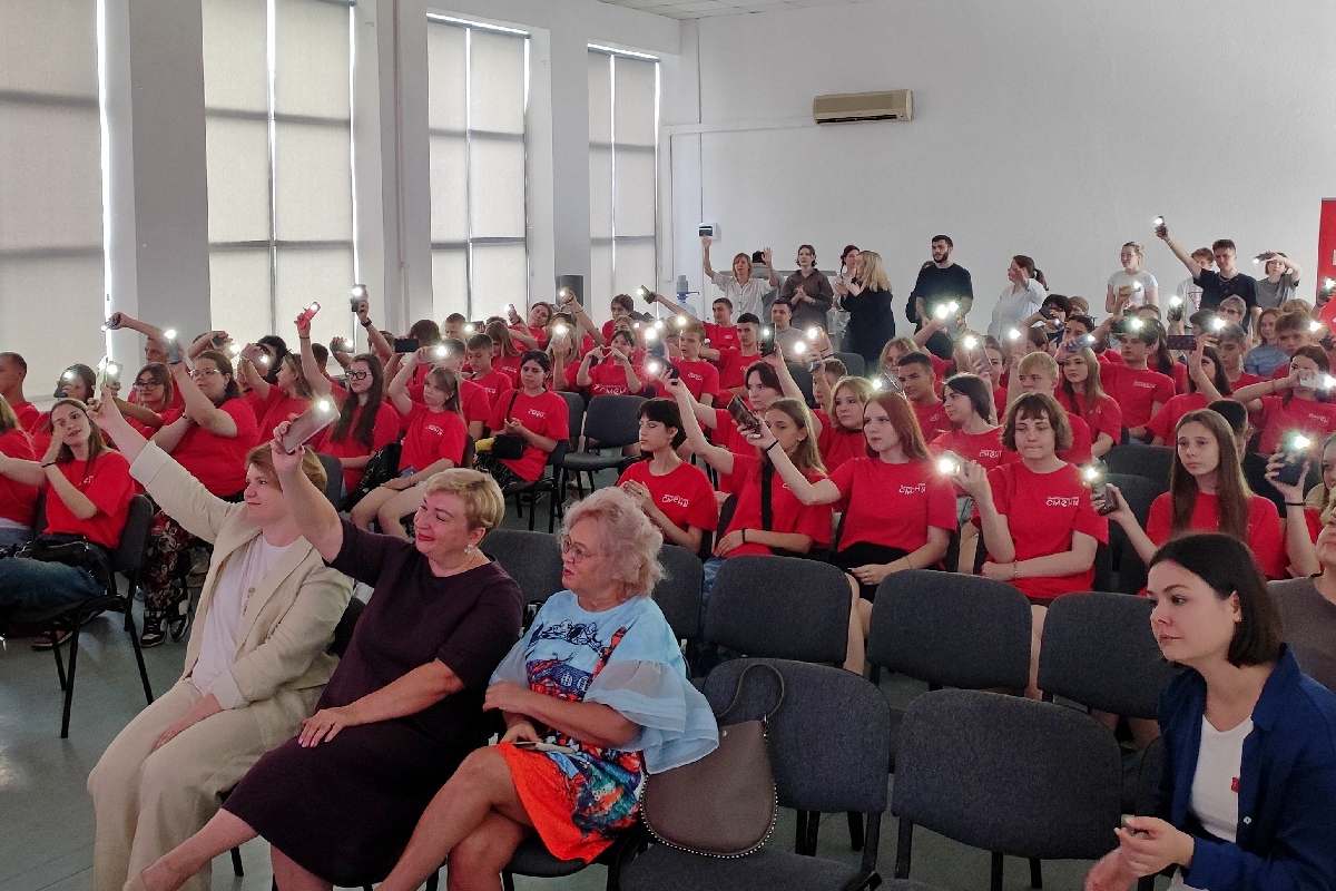 В Университете сервиса дан старт «Университетским сменам»