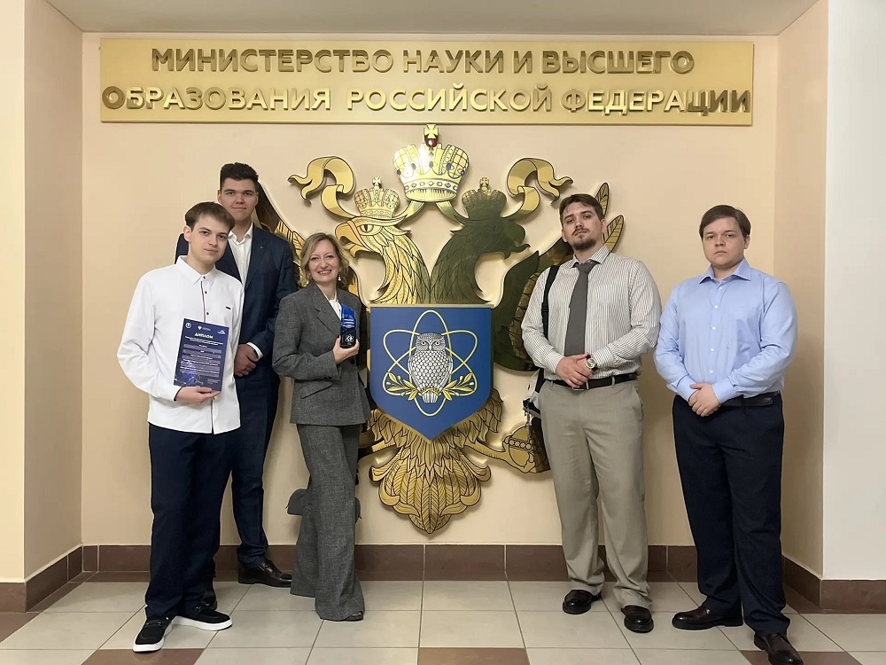 Студентов - победителей всероссийского конкурса научно-популярных маршрутов - наградили в Минобрнауки России