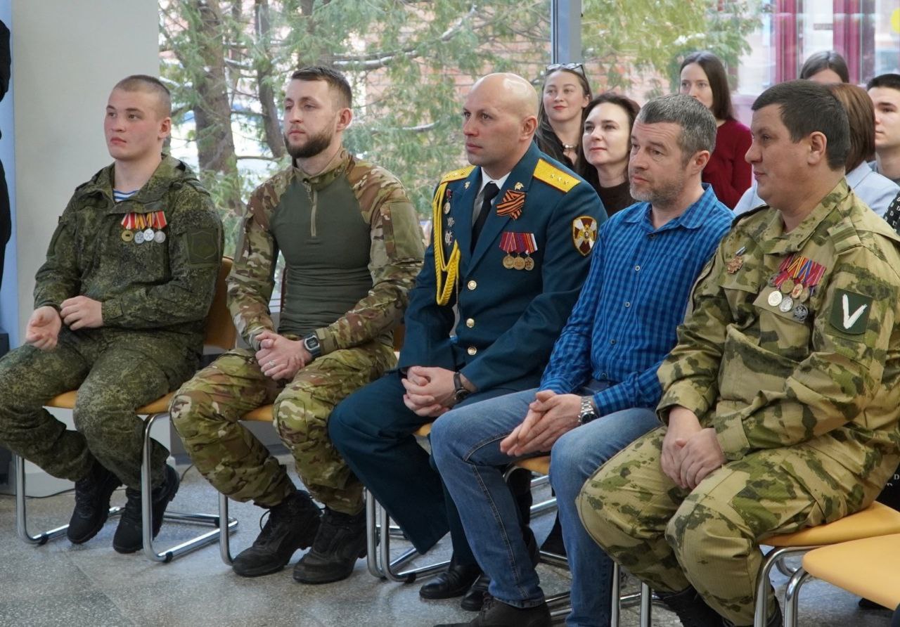 Герои открыли Год Защитника Отечества в Университете сервиса